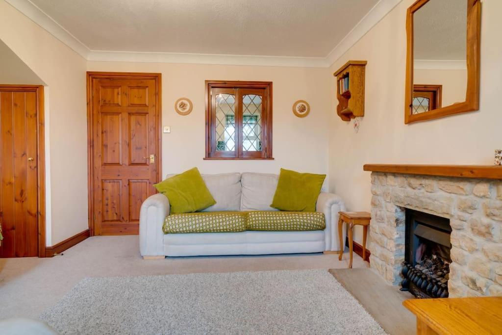 Barley Cottage Whittington  Экстерьер фото